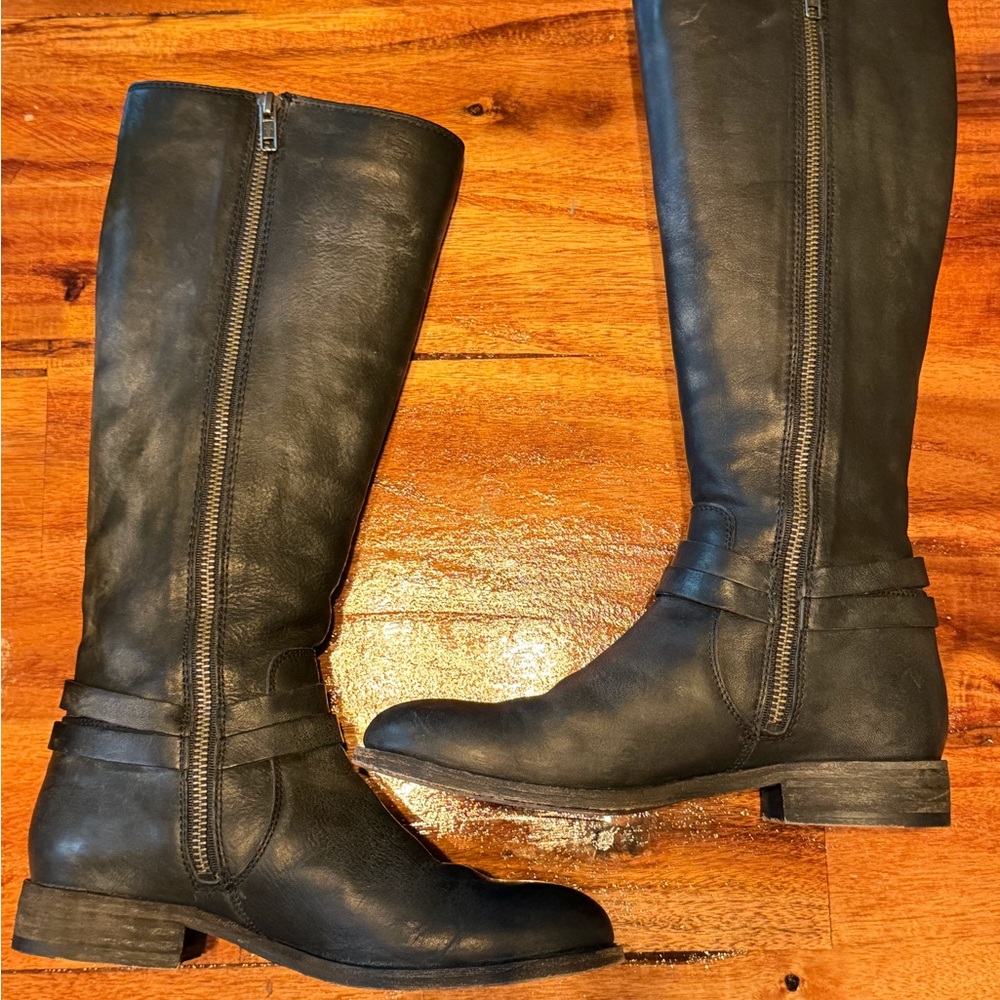 FRYE-Sleek Black Leather Boots